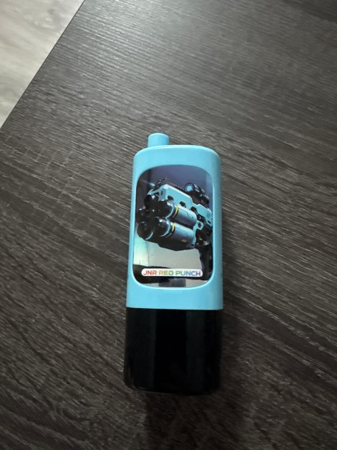 Cliente satisfeito com vapes descartáveis e puffs